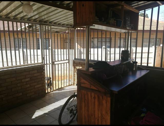4 BEDROOM HOUSE TO LET IN PROTEA PARK